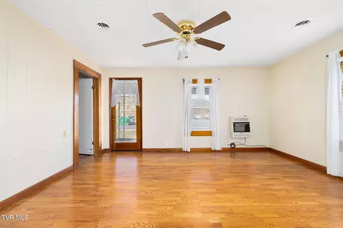 Living - 102 Sycamore And 602 Monroe Street Erwin Tn 37650, Erwin, TN 37650 photo 3 of 4