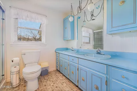 Bath - 102 Sycamore And 602 Monroe Street Erwin Tn 37650, Erwin, TN 37650 photo 2 of 5
