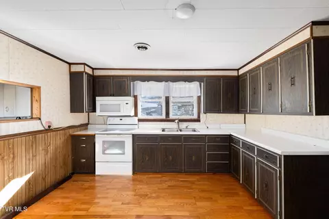 Kitchen - 102 Sycamore And 602 Monroe Street Erwin Tn 37650, Erwin, TN 37650 photo 2 of 4