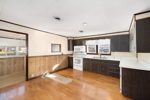 Kitchen - 102 Sycamore And 602 Monroe Street Erwin Tn 37650, Erwin, TN 37650 photo 1 of 4