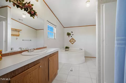 Bath - 6042 Cherry Lane Wise Va 24293, Wise, VA 24293 photo 1 of 3