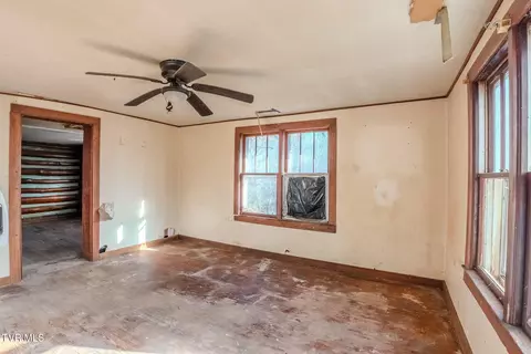 Living - 9549 Heiskell Road Heiskell Tn 37754, Heiskell, TN 37754 photo 1 of 1