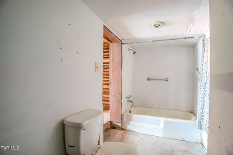 Bath - 9549 Heiskell Road Heiskell Tn 37754, Heiskell, TN 37754 photo 1 of 1