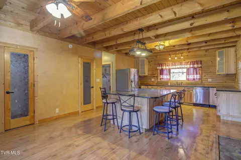 Kitchen - 255 Bank Drive Fall Branch Tn 37656, Fall Branch, TN 37656 photo 5 of 6