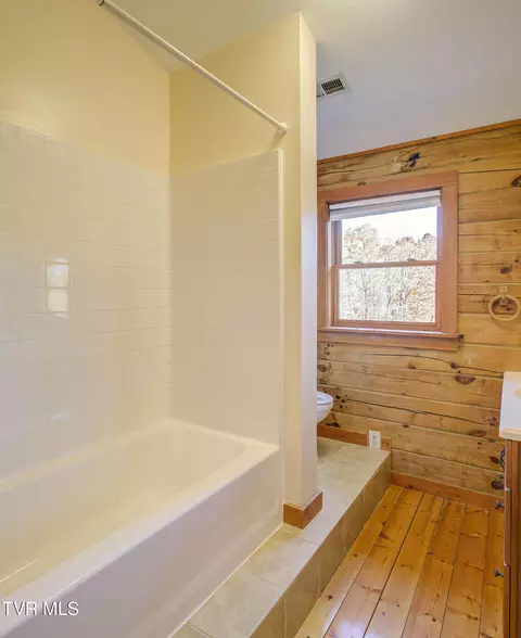 Bath - 255 Bank Drive Fall Branch Tn 37656, Fall Branch, TN 37656 photo 5 of 5