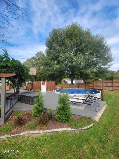 Exterior - 609 Live Oak Court Johnson City Tn 37615, Johnson City, TN 37615 photo 14 of 19