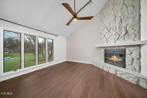 Living - 609 Live Oak Court Johnson City Tn 37615, Johnson City, TN 37615 photo 3 of 7