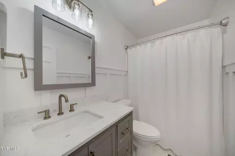 Bath - 609 Live Oak Court Johnson City Tn 37615, Johnson City, TN 37615 photo 3 of 4