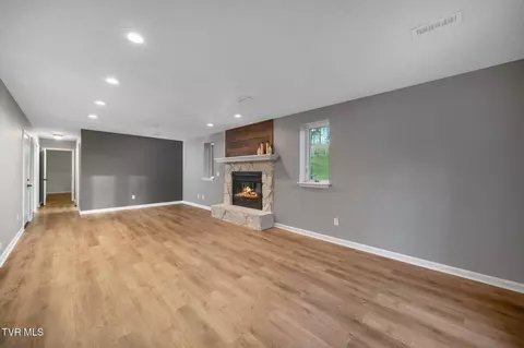 Living - 609 Live Oak Court Johnson City Tn 37615, Johnson City, TN 37615 photo 7 of 7