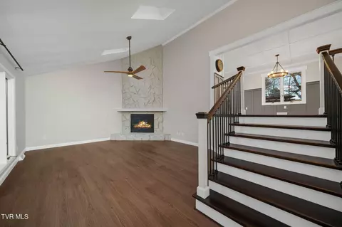 Living - 609 Live Oak Court Johnson City Tn 37615, Johnson City, TN 37615 photo 1 of 7
