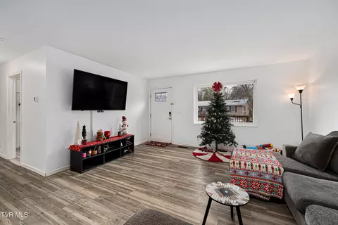 Living - 121 Valley Circle Gray Tn 37615, Gray, TN 37615 photo 2 of 2