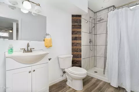Bath - 121 Valley Circle Gray Tn 37615, Gray, TN 37615 photo 3 of 3