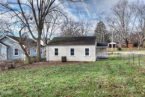 Exterior - 805 E Maple Street Johnson City Tn 37601, Johnson City, TN 37601 photo 9 of 11