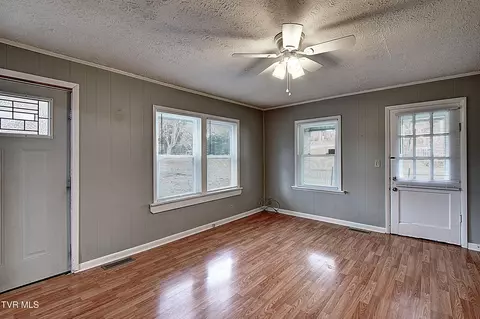 Living - 805 E Maple Street Johnson City Tn 37601, Johnson City, TN 37601 photo 4 of 4