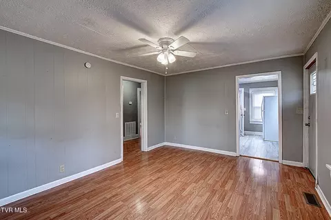 Living - 805 E Maple Street Johnson City Tn 37601, Johnson City, TN 37601 photo 2 of 4
