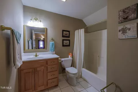 Bath - 620 Glen Oaks Place Johnson City Tn 37615, Johnson City, TN 37615 photo 4 of 6
