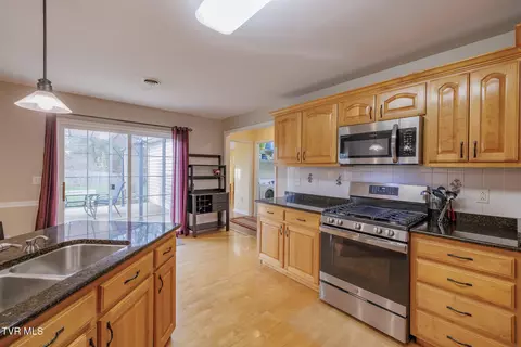Kitchen - 620 Glen Oaks Place Johnson City Tn 37615, Johnson City, TN 37615 photo 4 of 5
