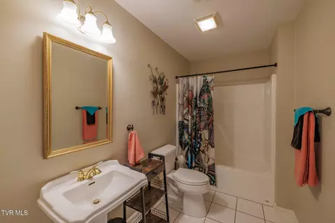 Bath - 620 Glen Oaks Place Johnson City Tn 37615, Johnson City, TN 37615 photo 6 of 6