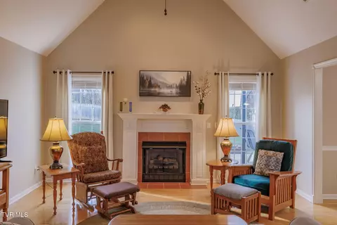 Living - 620 Glen Oaks Place Johnson City Tn 37615, Johnson City, TN 37615 photo 1 of 1