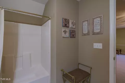 Bath - 620 Glen Oaks Place Johnson City Tn 37615, Johnson City, TN 37615 photo 5 of 6