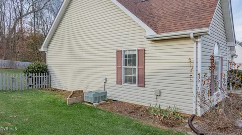 Exterior - 620 Glen Oaks Place Johnson City Tn 37615, Johnson City, TN 37615 photo 2 of 6
