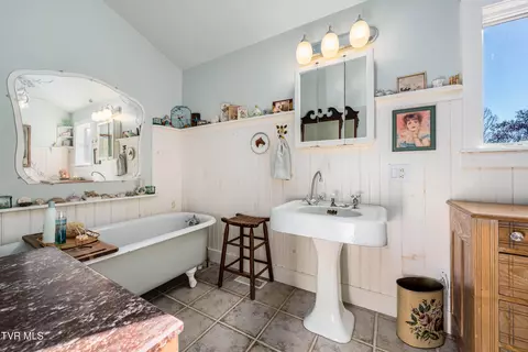 Bath - 500 Urbana Road Limestone Tn 37681, Limestone, TN 37681 photo 3 of 3