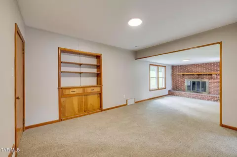 Living - 215 Cherry Lane Bristol Va 24201, Bristol, VA 24201 photo 5 of 7