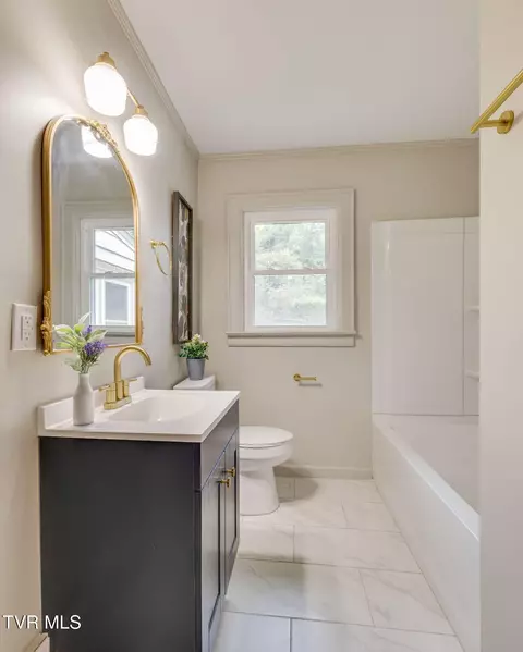 Bath - 215 Cherry Lane Bristol Va 24201, Bristol, VA 24201 photo 3 of 4