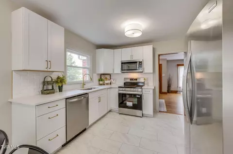 Kitchen - 215 Cherry Lane Bristol Va 24201, Bristol, VA 24201 photo 3 of 3
