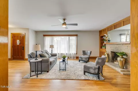 Living - 215 Cherry Lane Bristol Va 24201, Bristol, VA 24201 photo 2 of 7