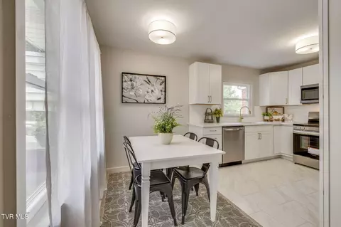 Dining - 215 Cherry Lane Bristol Va 24201, Bristol, VA 24201 photo 3 of 3