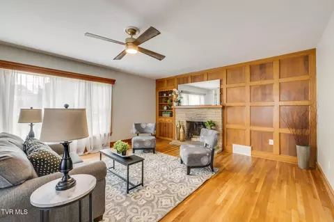 Living - 215 Cherry Lane Bristol Va 24201, Bristol, VA 24201 photo 3 of 7