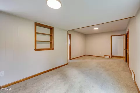 Living - 215 Cherry Lane Bristol Va 24201, Bristol, VA 24201 photo 6 of 7