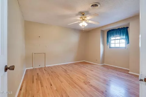Bedroom - 557 Valley Avenue Erwin Tn 37650, Erwin, TN 37650 photo 5 of 6