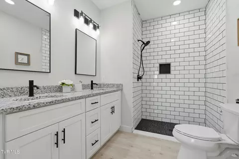 Bath - 417 Elbert Way Bristol Va 24202, Bristol, VA 24202 photo 1 of 2