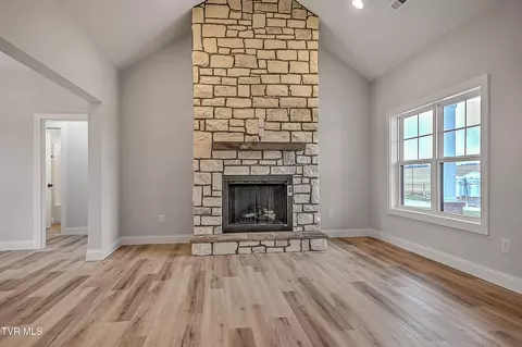 Living - 3270 Old State Route 34 Limestone Tn 37681, Limestone, TN 37681 photo 3 of 5