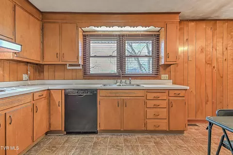 Kitchen - 420 Terry Drive Bristol Va 24201, Bristol, VA 24201 photo 3 of 5