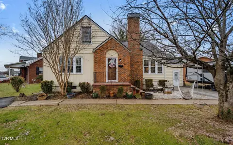 235 W F Street Elizabethton Tn 37643, Elizabethton, TN 37643