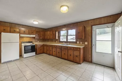 Kitchen - 2851 Hwy 107 Chuckey Tn 37641, Chuckey, TN 37641 photo 3 of 3