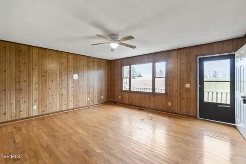 Living - 2851 Hwy 107 Chuckey Tn 37641, Chuckey, TN 37641 photo 1 of 4