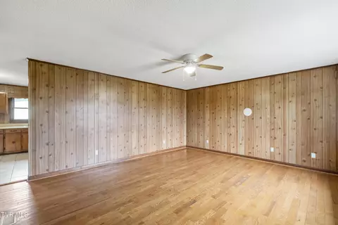 Living - 2851 Hwy 107 Chuckey Tn 37641, Chuckey, TN 37641 photo 4 of 4