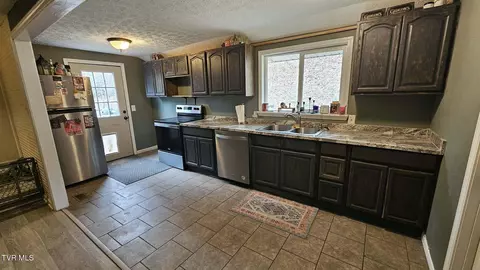 Kitchen - 598 Hortons Summit Road Duffield Va 24244, Duffield, VA 24244 photo 2 of 2
