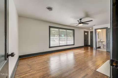 Living - 837 E State Street Bristol Tn 37620, Bristol, TN 37620 photo 3 of 3