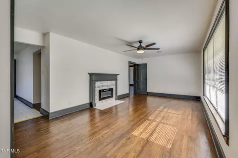 Living - 837 E State Street Bristol Tn 37620, Bristol, TN 37620 photo 1 of 3