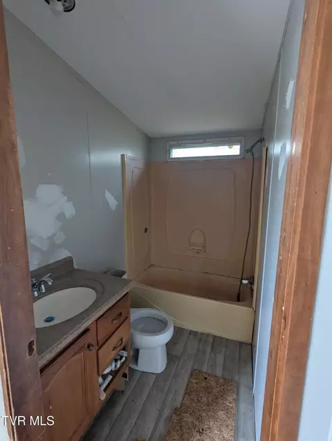 Bath - 170 John Matthews Road Limestone Tn 37681, Limestone, TN 37681 photo 1 of 2