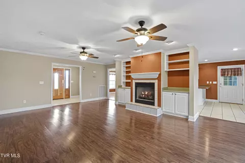 Living - 32 Capri Drive Greeneville Tn 37745, Greeneville, TN 37745 photo 3 of 4