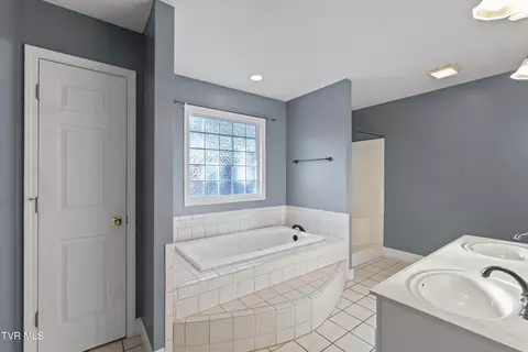 Bath - 32 Capri Drive Greeneville Tn 37745, Greeneville, TN 37745 photo 2 of 7