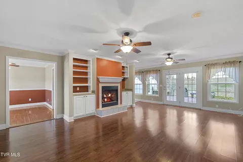 Living - 32 Capri Drive Greeneville Tn 37745, Greeneville, TN 37745 photo 2 of 4
