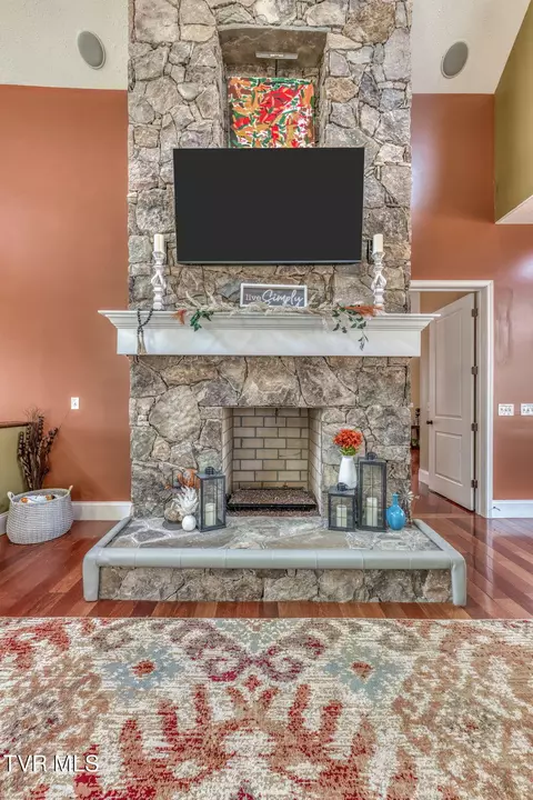Living - 520 Highway 93 Fall Branch Tn 37656, Fall Branch, TN 37656 photo 3 of 5