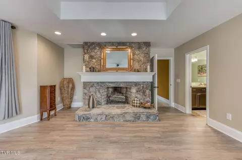 Living - 520 Highway 93 Fall Branch Tn 37656, Fall Branch, TN 37656 photo 4 of 5